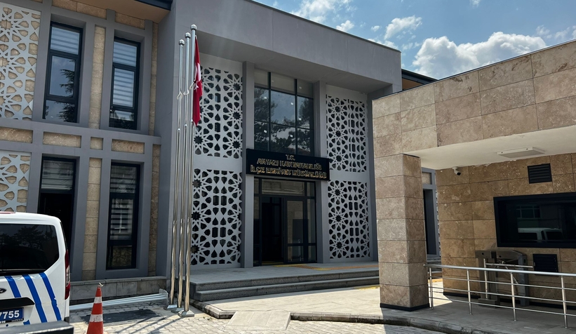 Hastanede 2 kişiyi bıçaklamıştı, akrabasını vuracaktı yakalandı