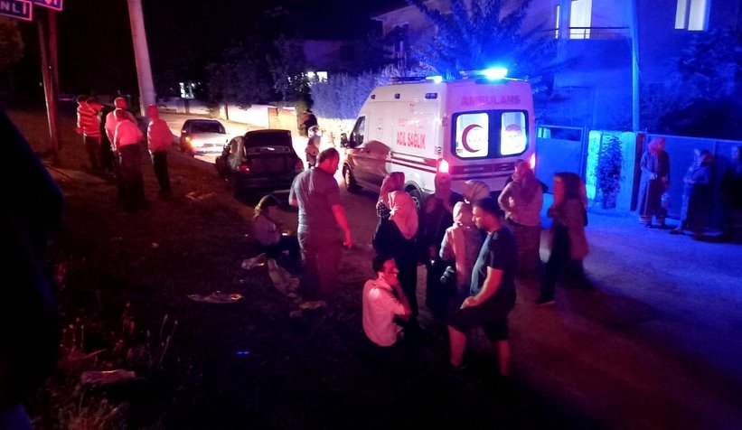 Hatalı sollayıp kaza yaptırdı: 3 yaralı