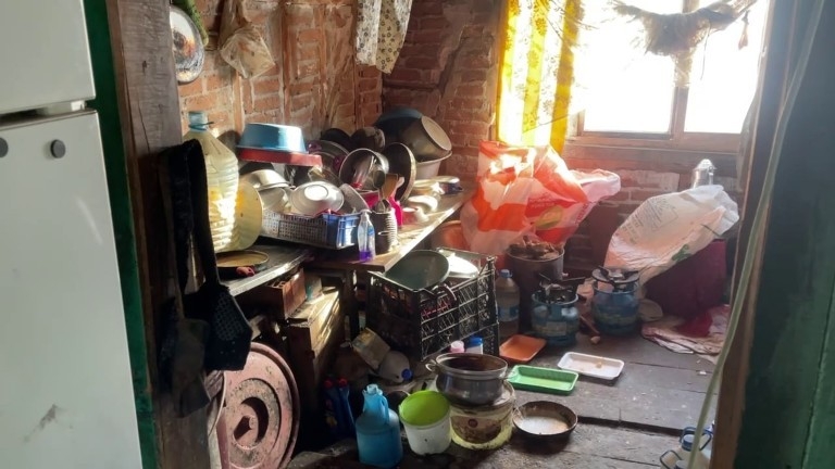 hayale-ortak-olan-iki-genc-yasli-cift-icin-yeni-bir-ev-insa-ettia2dccstuy1