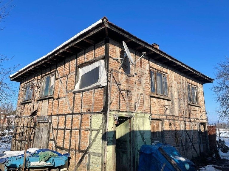 hayale-ortak-olan-iki-genc-yasli-cift-icin-yeni-bir-ev-insa-ettia2dccstuy1