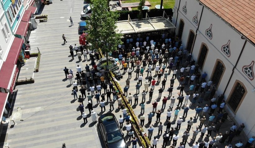 Hayatını kaybeden Filistinliler için Gıyabi cenaze namazı kılındı
