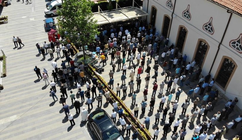 Hayatını kaybeden Filistinliler için Gıyabi cenaze namazı kılındı