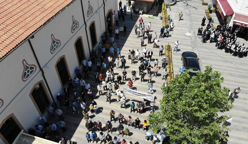 Hayatını kaybeden Filistinliler için Gıyabi cenaze namazı kılındı