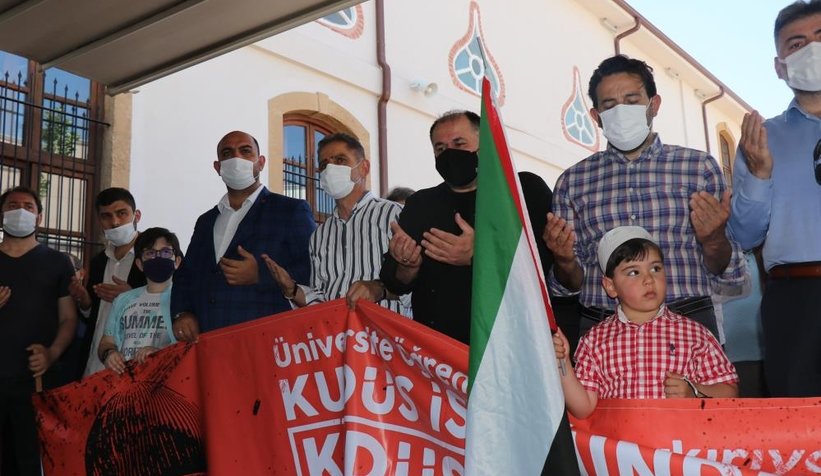 Hayatını kaybeden Filistinliler için Gıyabi cenaze namazı kılındı