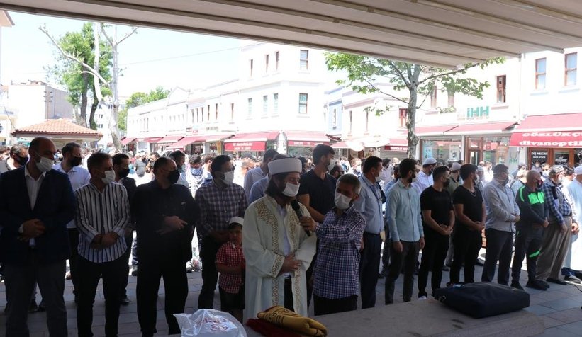 Hayatını kaybeden Filistinliler için Gıyabi cenaze namazı kılındı