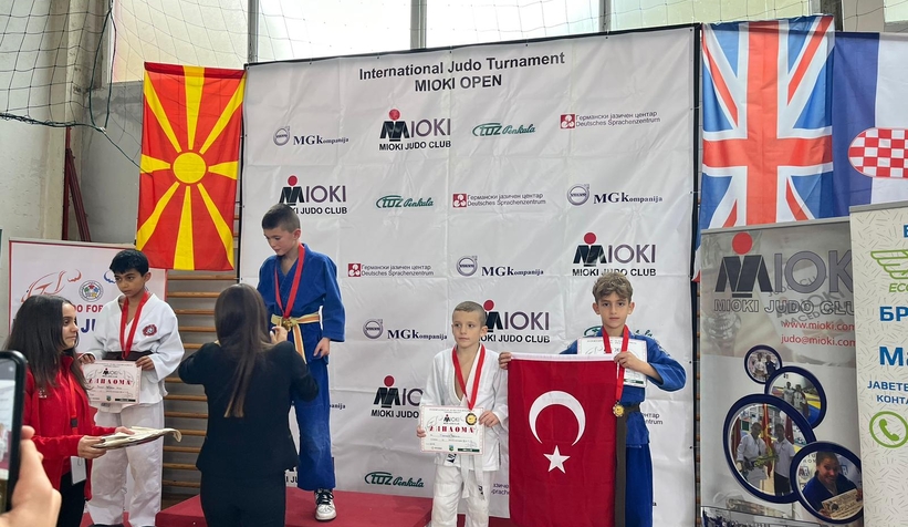 helal-olsun-gencler-karapurcekli-sporcular-makedonya-da-gururumuz-oldubfg1cznrzz