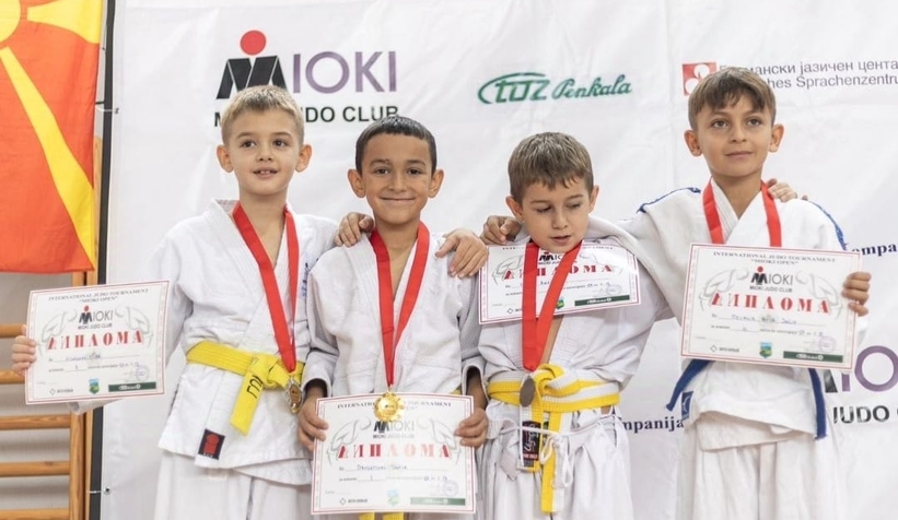 helal-olsun-gencler-karapurcekli-sporcular-makedonya-da-gururumuz-oldubfg1cznrzz