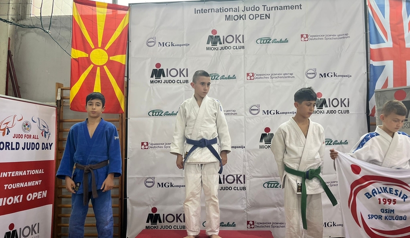 helal-olsun-gencler-karapurcekli-sporcular-makedonya-da-gururumuz-oldubfg1cznrzz