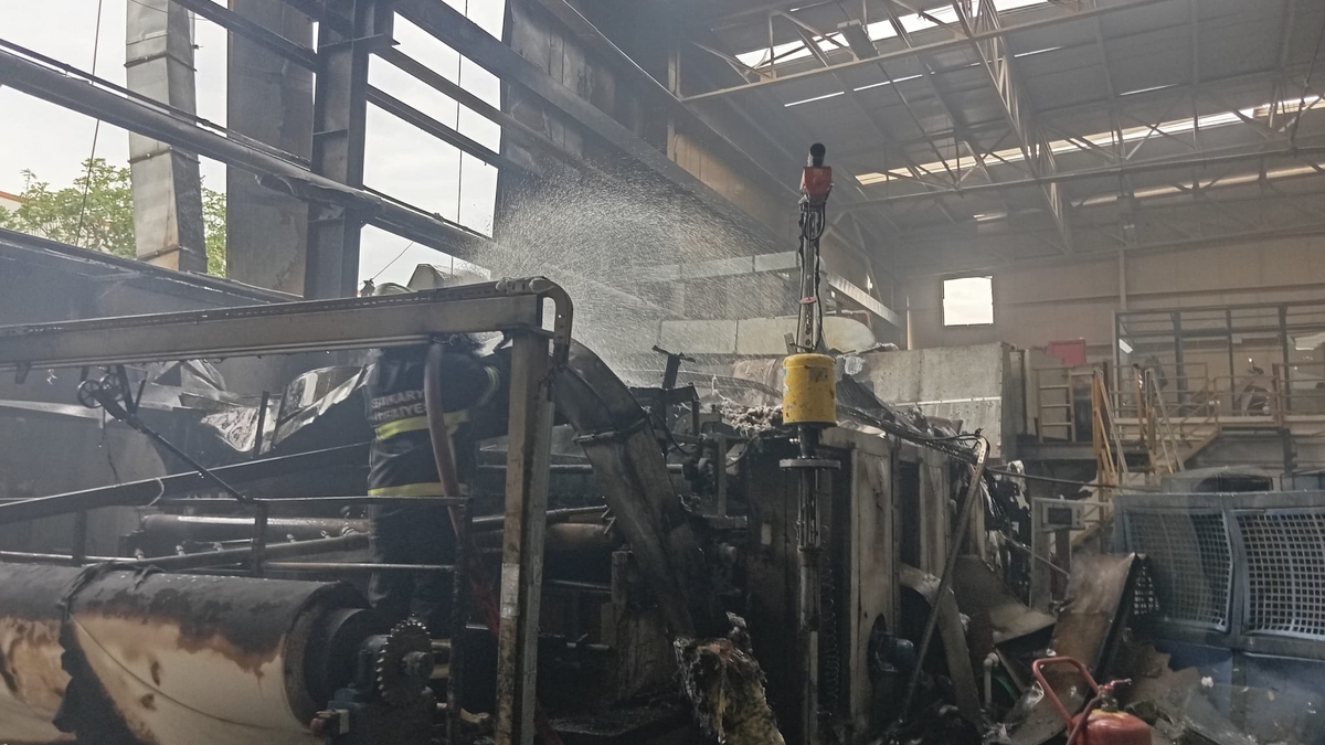 Hendek 2. OSB'de fabrikad apatlama: 1'i ağır 8 yaralı