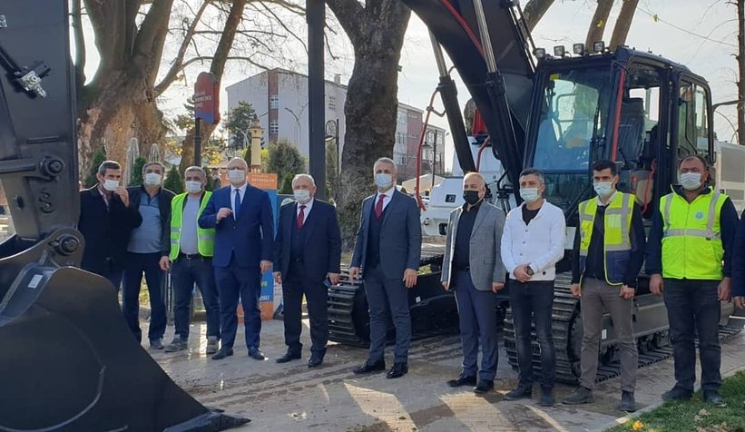 Hendek Belediyesi ekskavatör aldı