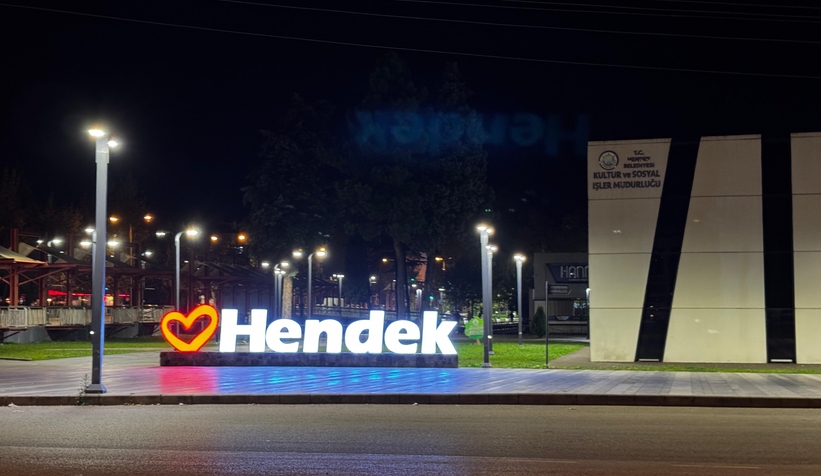 Hendek ile Akyazı arasındaki farkı tabelalar ortaya koydu