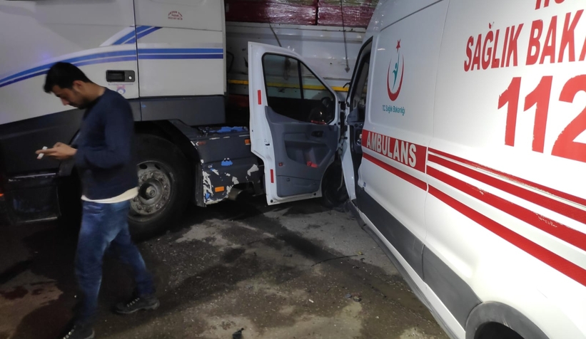 hendek-te-ambulansin-karistigi-buyuk-kazatu42y1jmsw