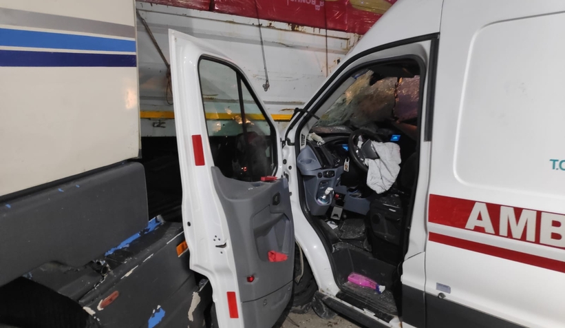 hendek-te-ambulansin-karistigi-buyuk-kazatu42y1jmsw
