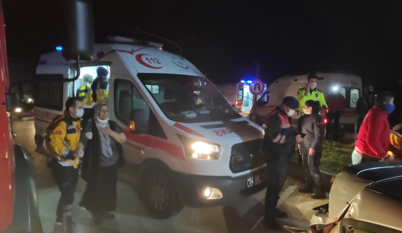 hendek-te-ambulansin-karistigi-buyuk-kazatu42y1jmsw