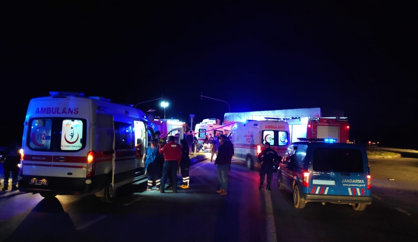 hendek-te-ambulansin-karistigi-buyuk-kazatu42y1jmsw