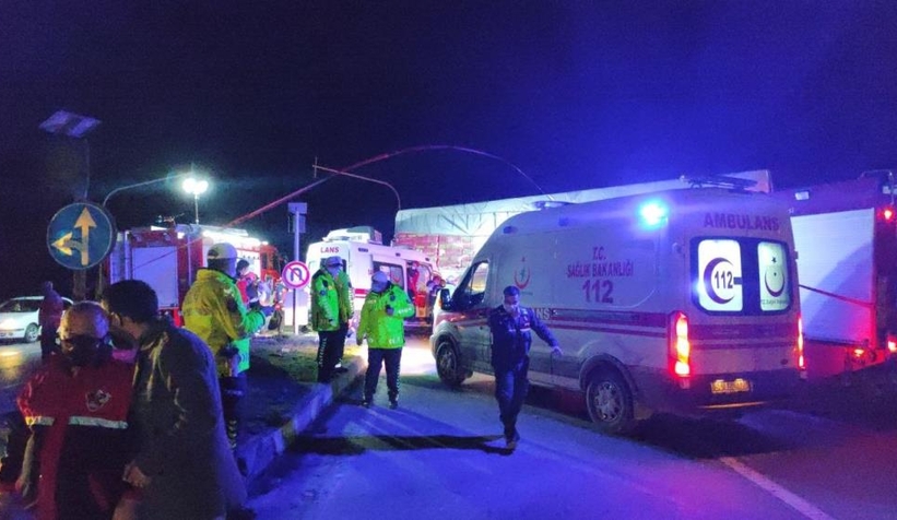hendek-te-ambulansin-karistigi-buyuk-kazatu42y1jmsw