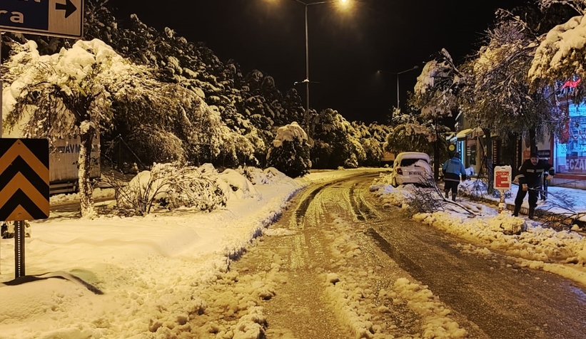 Hendek'te kar mesaisi devam ediyor