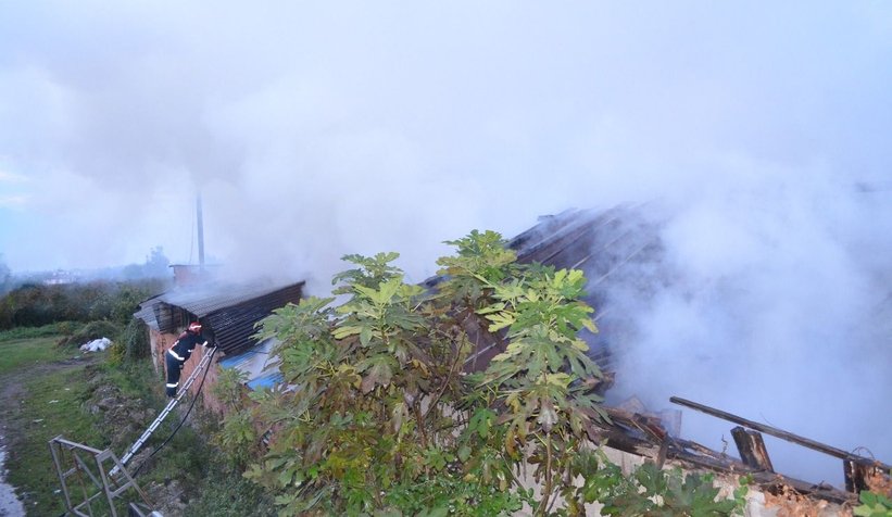 Hendek'te kereste atölyesi yandı