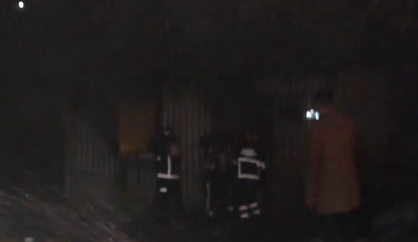 Hendek'te yalnız kişinin yaşadığı konteyner yandı