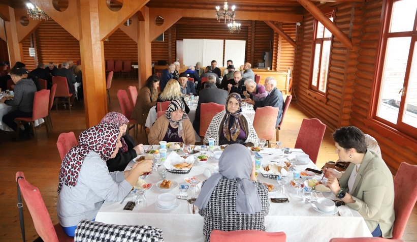 Hendek'te yaşlılar unutulmadı