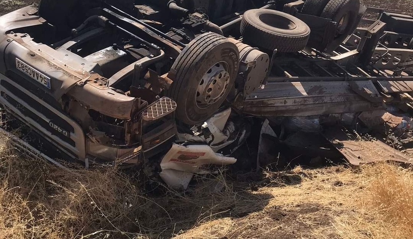 Hendekli genç tır sürücüsü kazada öldü