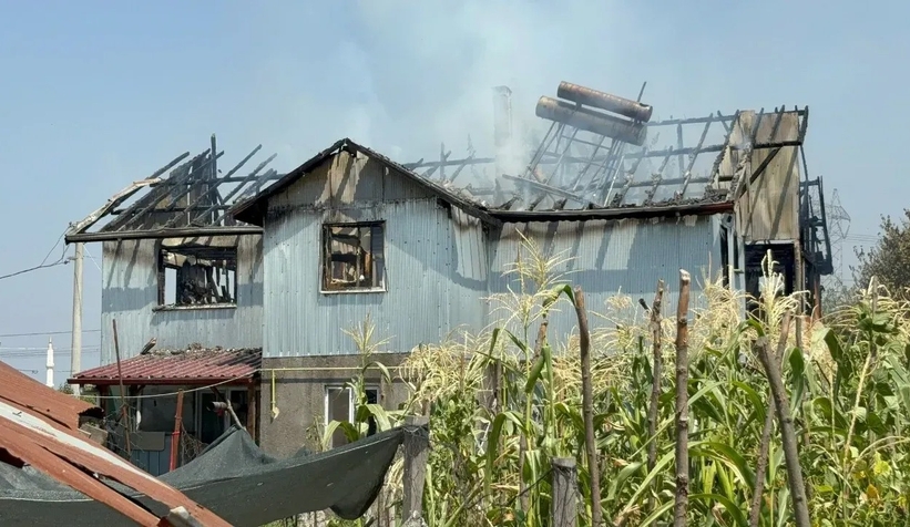Hendek’te Korkutan Yangın: Üst Kat Küle Döndü!