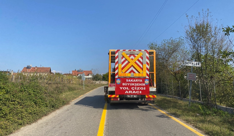 Hendek’te yol çizgi çalışması ile yollar daha güvenli