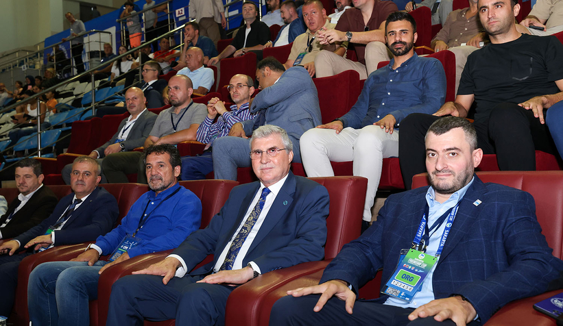 Hentbolun en iyi takımlarının katıldığı turnuva başladı