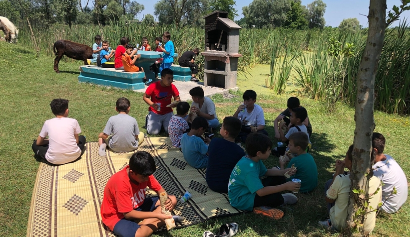 Her gün farklı etkinlik düzenliyor, çocuklar camiye akın ediyor