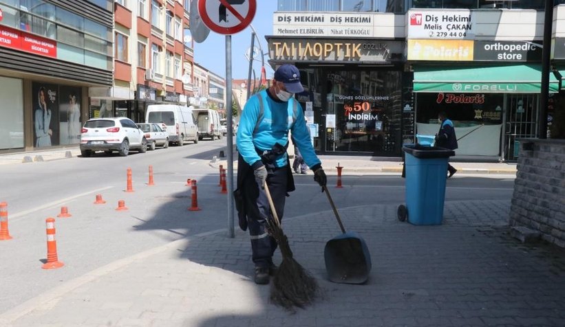 Herkes evde, onlar çalışıyor