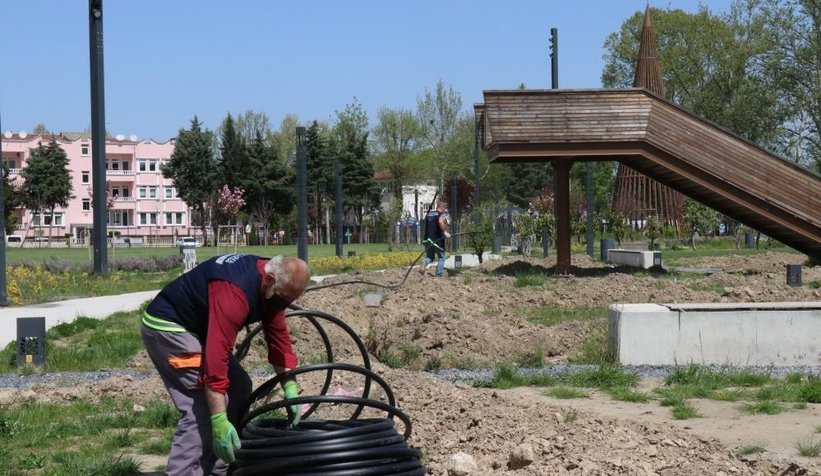 Herkes evde, onlar çalışıyor
