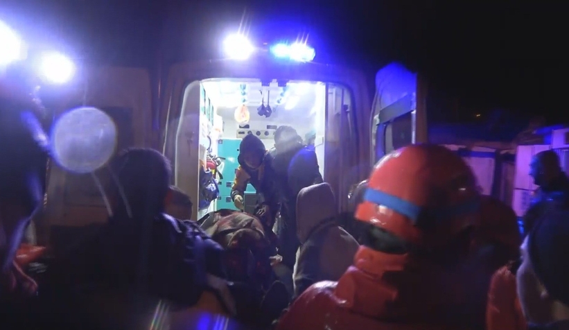 heyelan-faciasi-ekipler-toprak-altinda-kaldi-sakarya-ekibide-bolgedetug1suw2zx