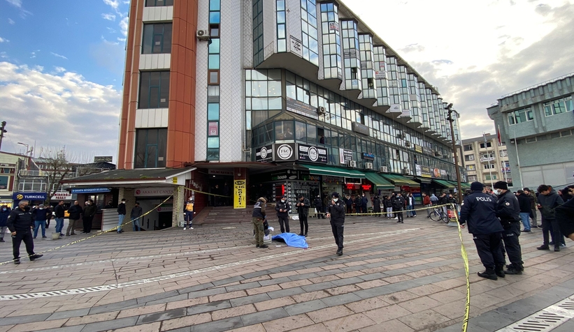 Hilmi Kayın İş Merkezi'nin çatısından düşüp öldü