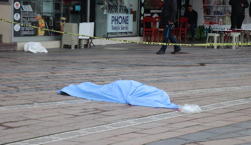 Hilmi Kayın İş Merkezi'nin çatısından düşüp öldü