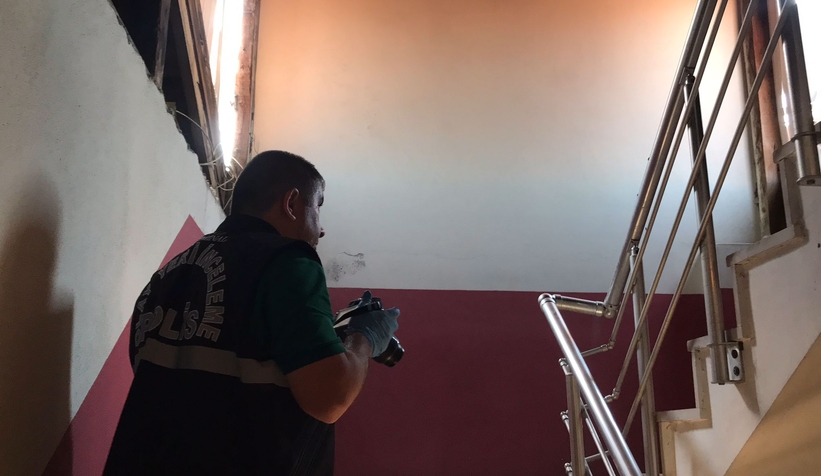 Hırsızlık yaptığı iki işyerini ateşe verdi