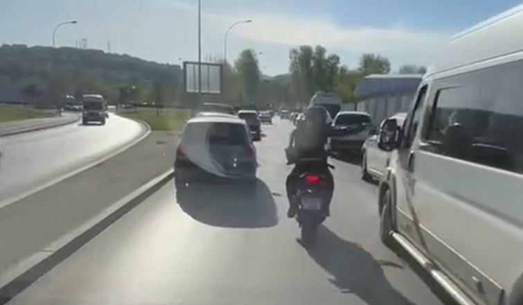 hizir-gibi-yetisti-motosiklet-surucusunden-ambulansa-hayat-kurtaran-onculukqxjkaezhne
