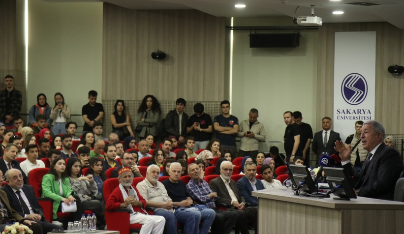 Hulusi Akar Sakarya'da konferansa katıldı