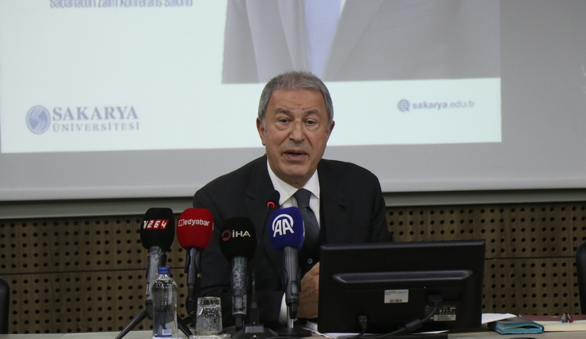 Hulusi Akar Sakarya'da konferansa katıldı