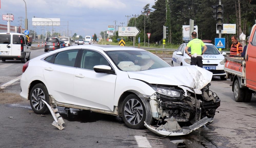 Hurdaya dönen otomobilden yara almadan kurtuldu