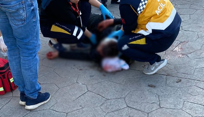 Husumetlisinin saldırısına uğradı; Kan içinde kaldı