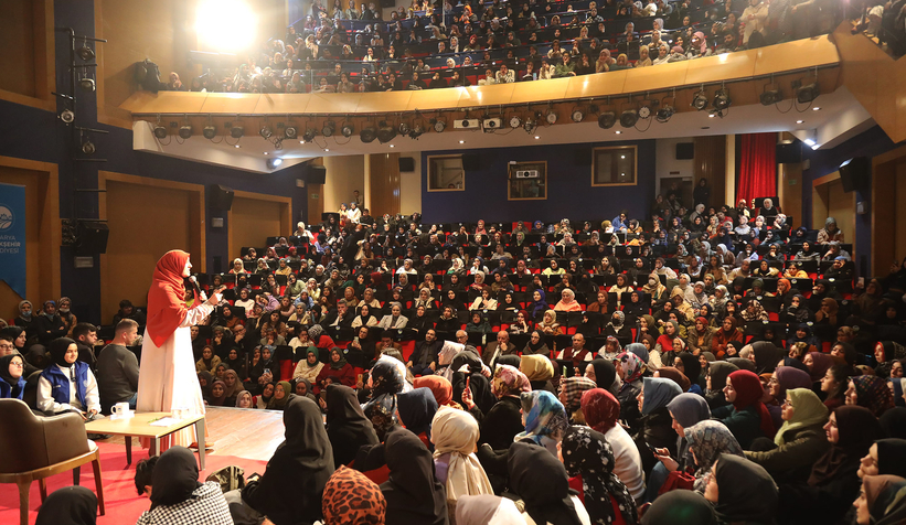 Huzurlu Aile Sohbetleri  yoğun katılımla gerçekleştirildi