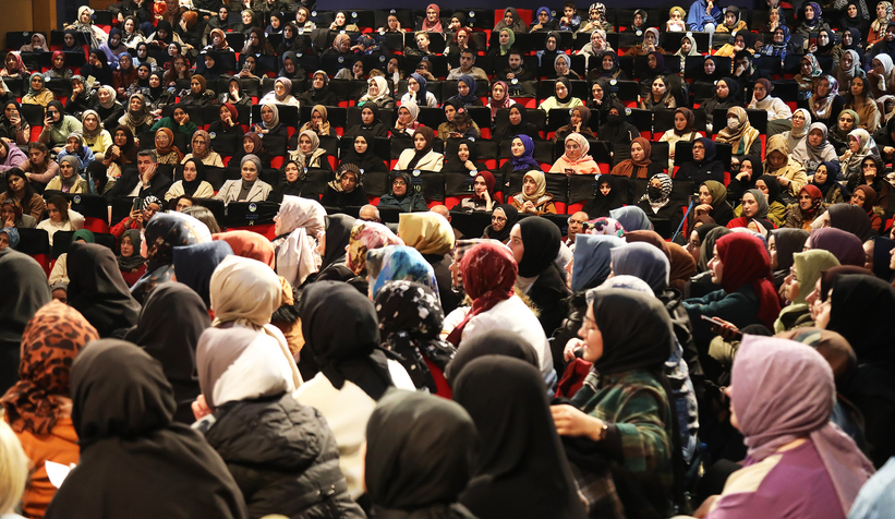 Huzurlu Aile Sohbetleri  yoğun katılımla gerçekleştirildi