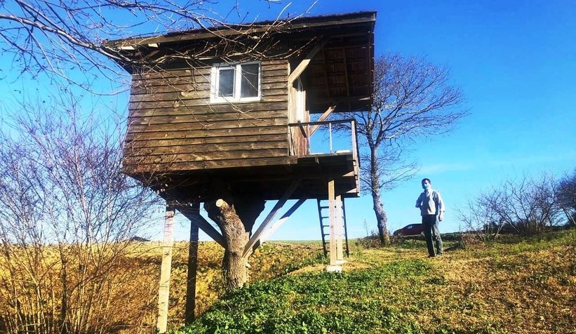 Huzuru ağaç evde buldu