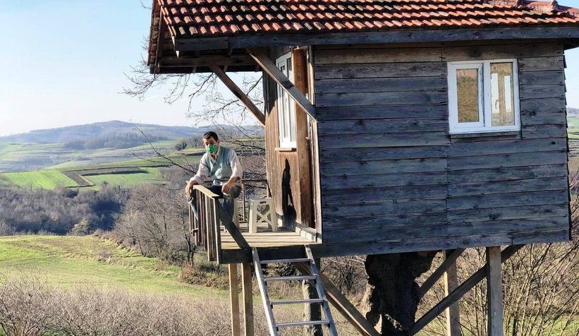 Huzuru ağaç evde buldu