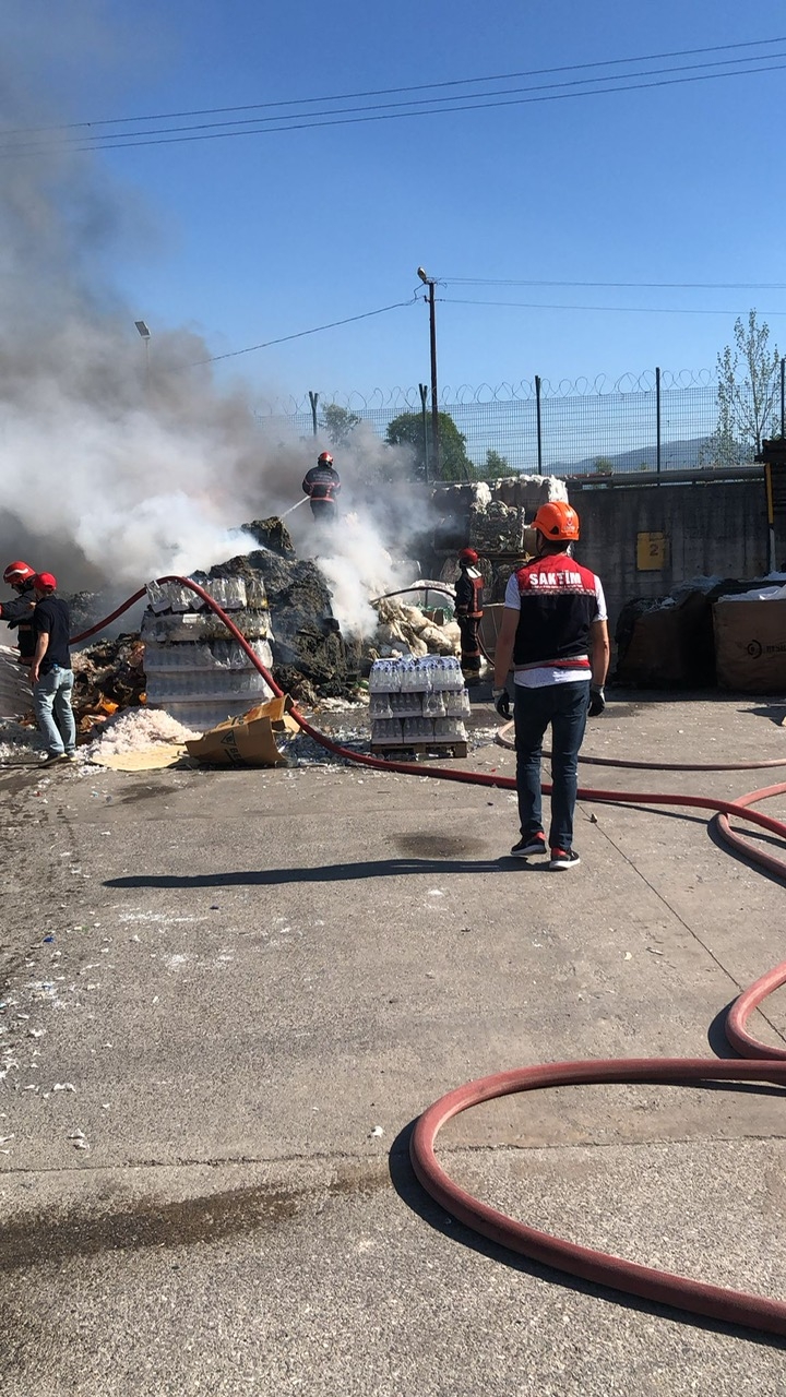 icecek-fabrikasi-bahcesinde-cikan-yangin-korkuttuaxjodtvhzl