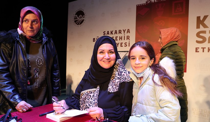 İkbal Gürpınar sanatseverlerle buluştu