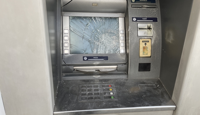 İki bankanın ATM'sine saldırı