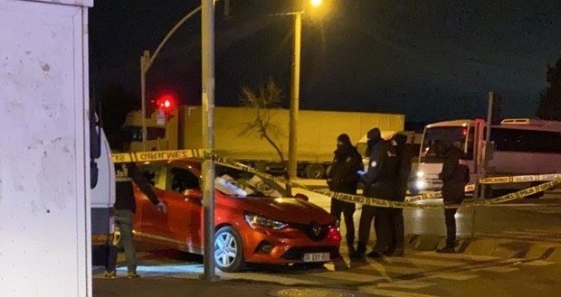 İki genç kadına kırmızı ışıkta kanlı infaz