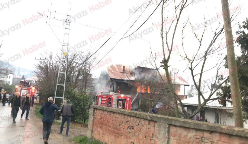 İki katlı ev alev alev yandı