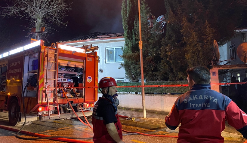 İki katlı ev alevlere teslim oldu